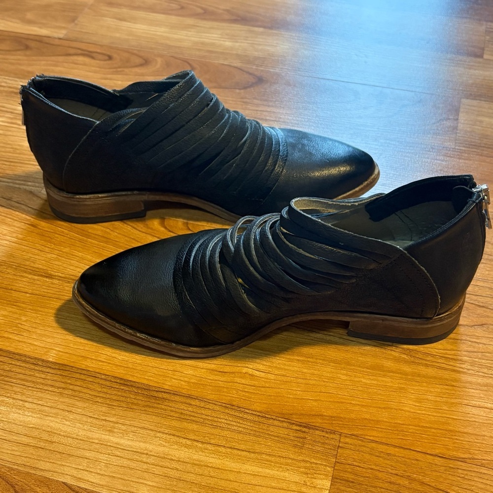 Free People Lost Valley Black Leather Distressed Ankle Bootie Size EU 36 US 6 - Picture 10 of 12